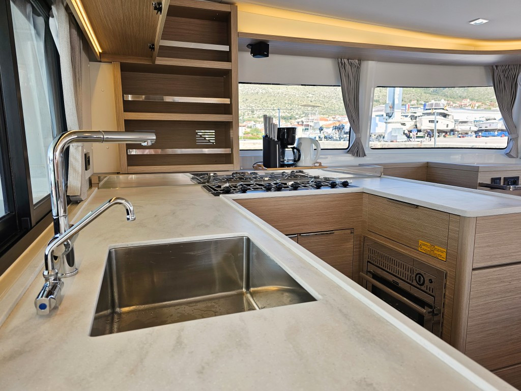 Yacht LAGOON - 46 "Galeb"