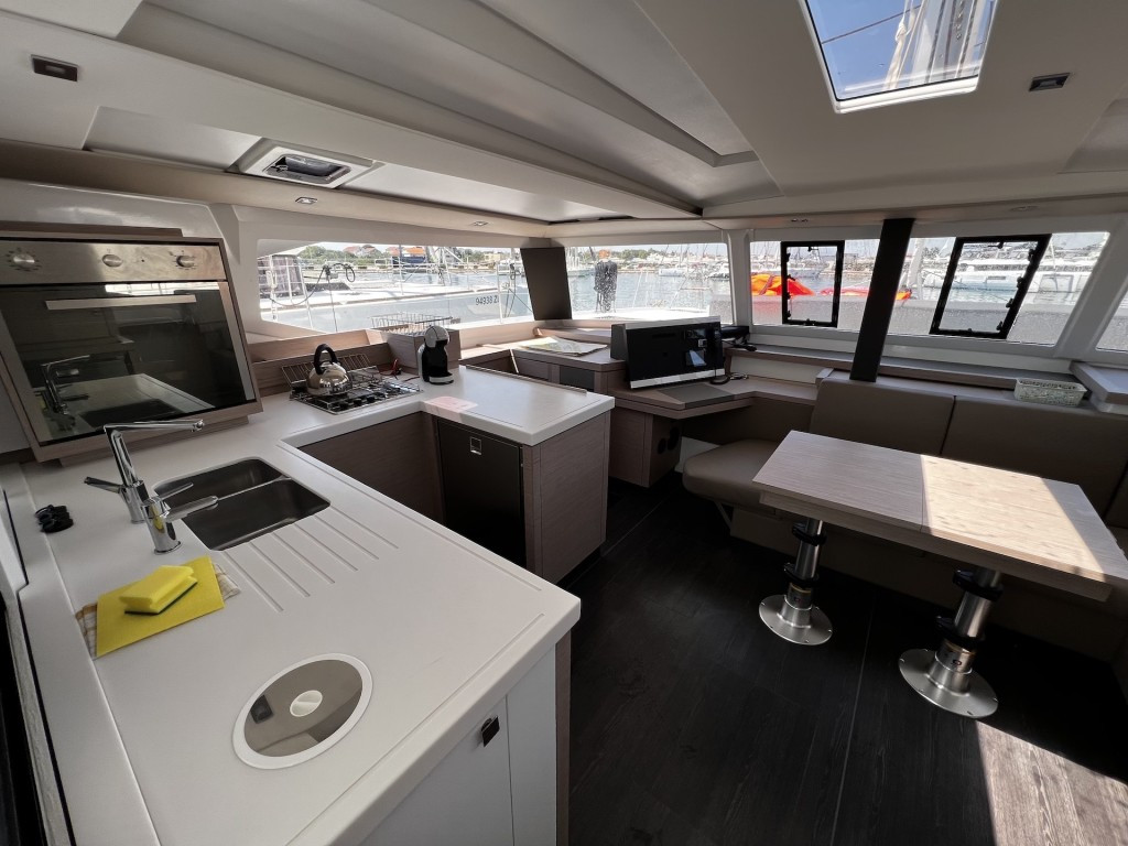Yacht FOUNTAINE PAJOT - Astrea 42 "Elite"