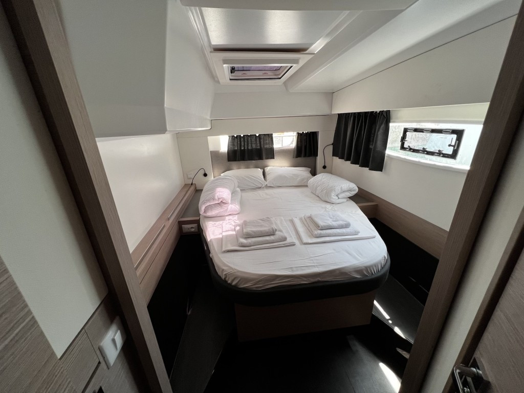 Yacht FOUNTAINE PAJOT - Astrea 42 "Elite"