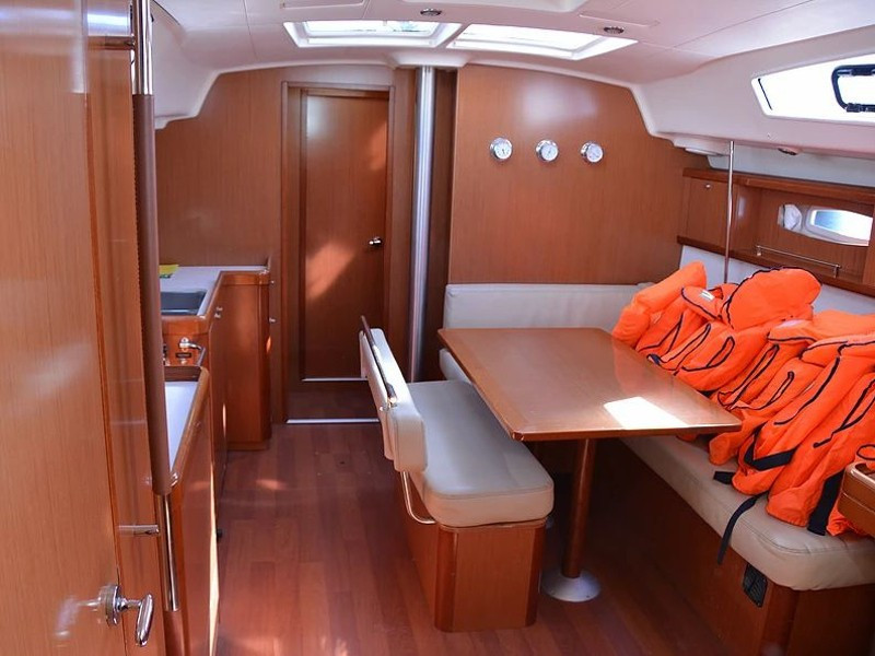 Yacht BENETEAU - Oceanis 43 "Valdeker II"