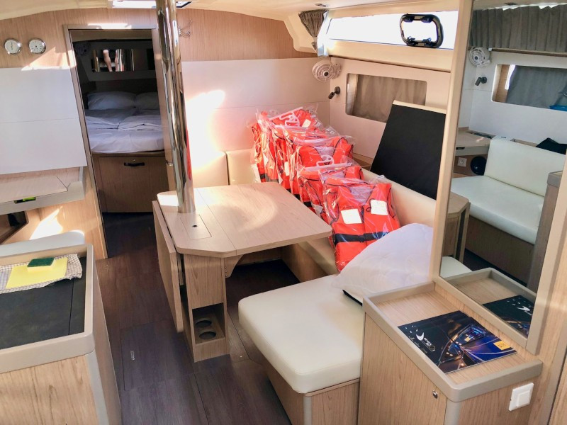 Yacht BENETEAU - Oceanis 41.1 "Honey"