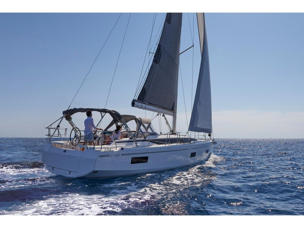 Yacht BAVARIA - C38 "Popaj"