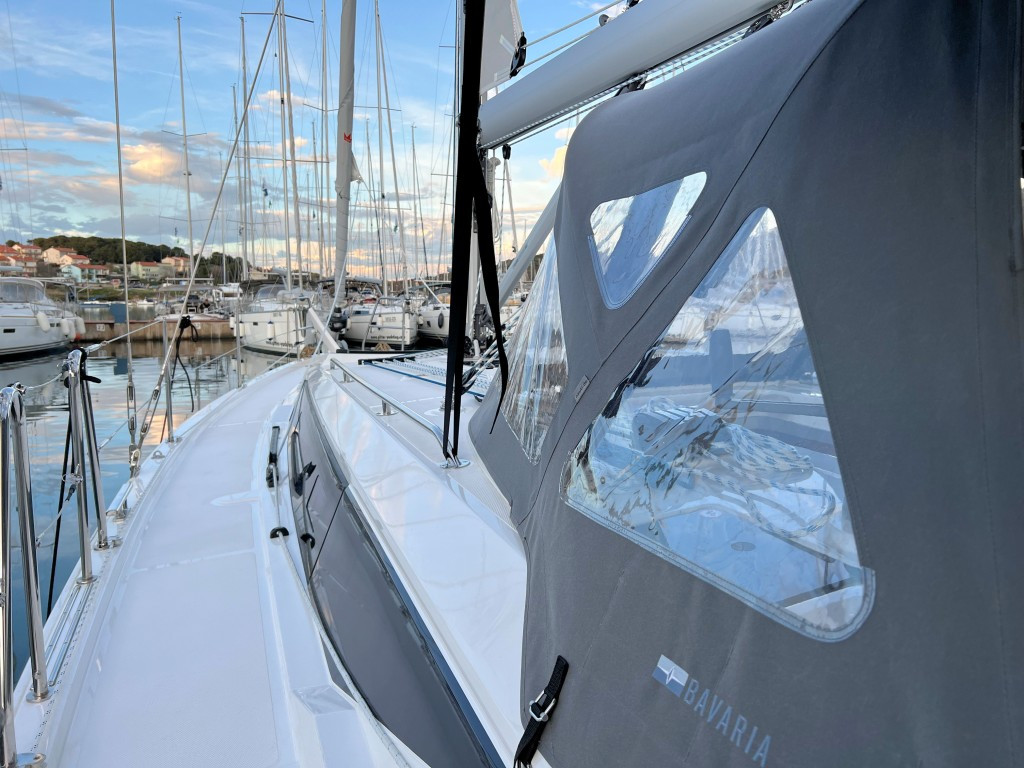 Yacht BAVARIA - C38 "Mala Hana"