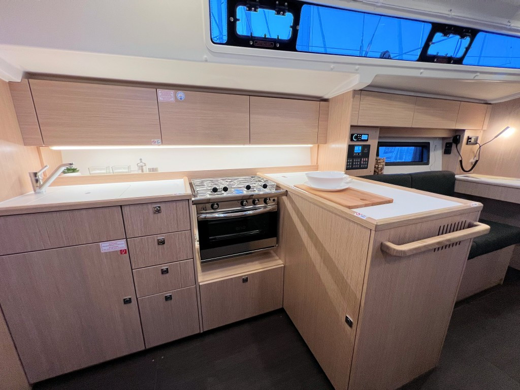 Yacht BAVARIA - C38 "Mala Hana"