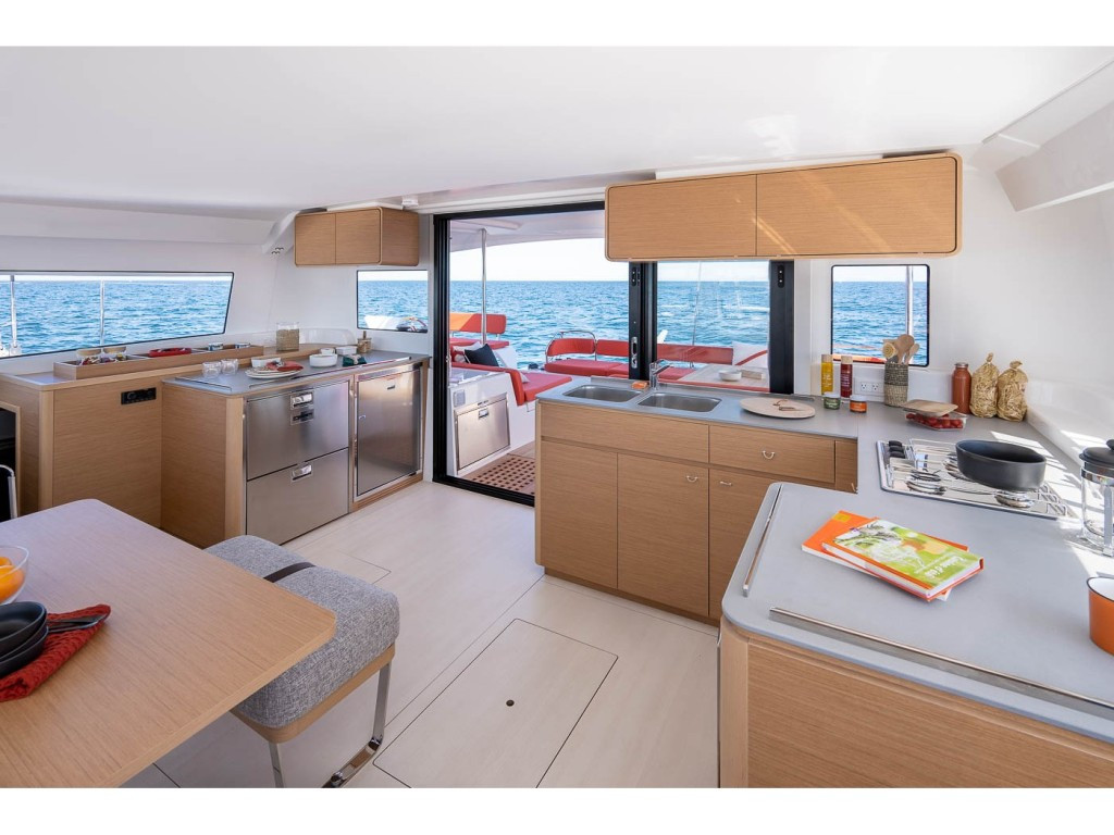 Yacht EXCESS-CATAMARANS - 14 "Blue Kiss"