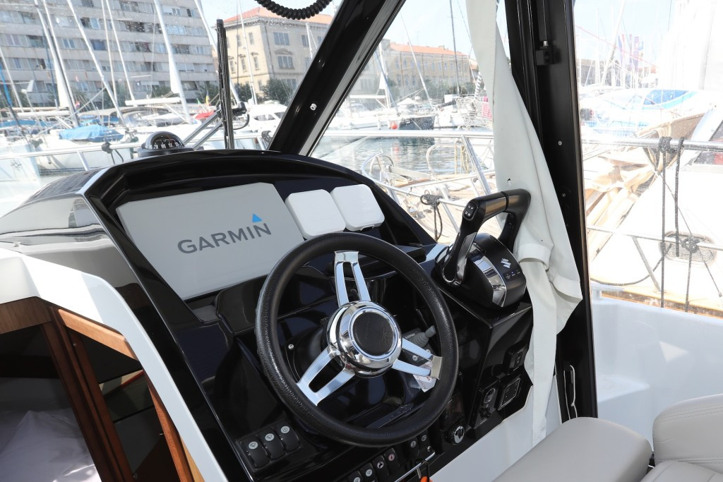 Yacht JEANNEAU - Merry Fisher 895 "Wind"