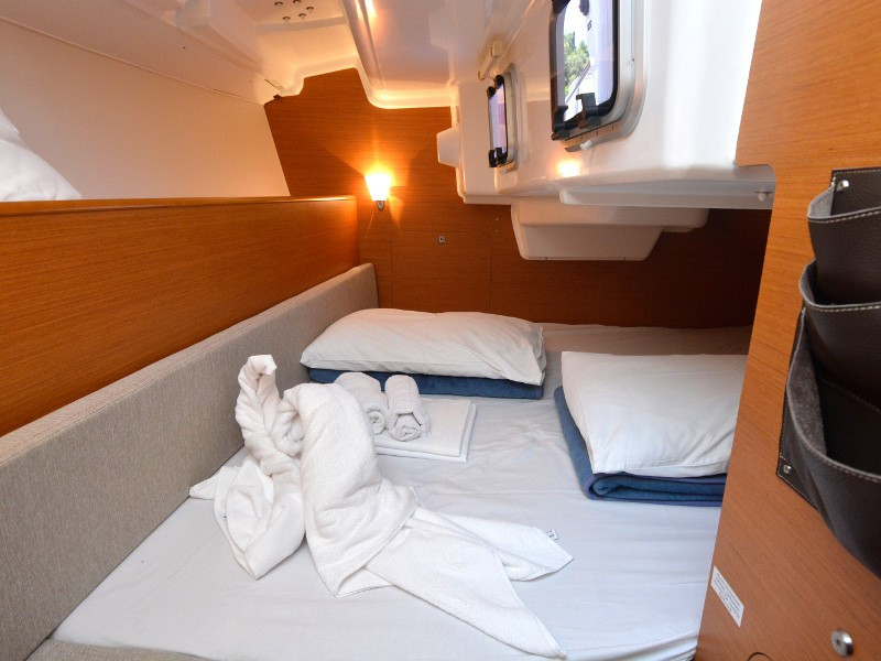 Yacht JEANNEAU - Sun Odyssey 33i "Hasta Siempre"