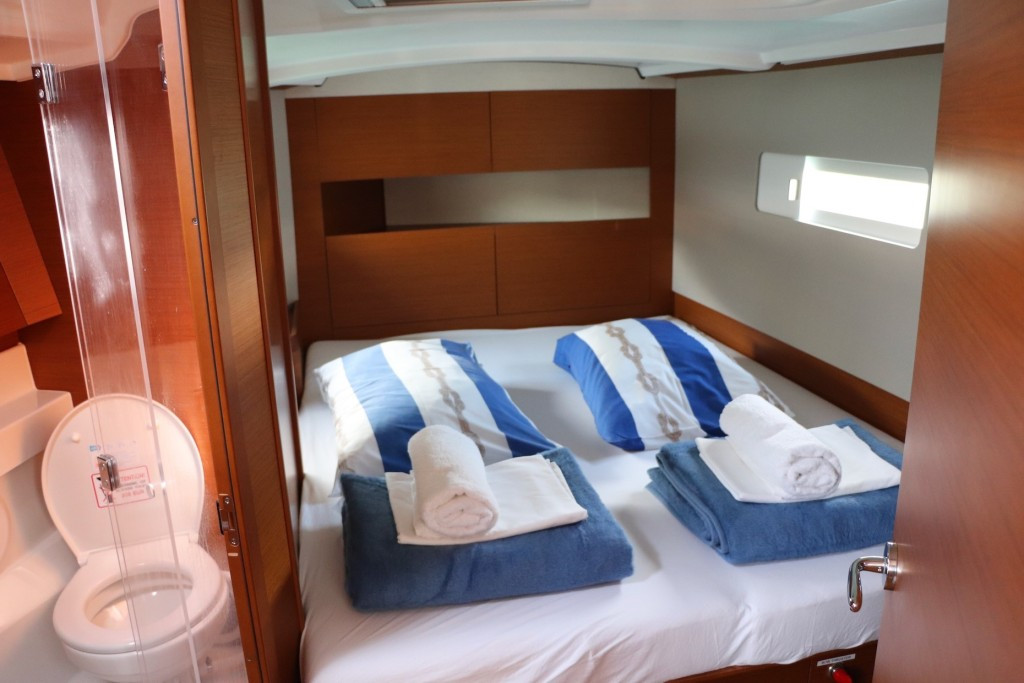 Yacht JEANNEAU - Sun Odyssey 410 "Shaken Not Stirred"