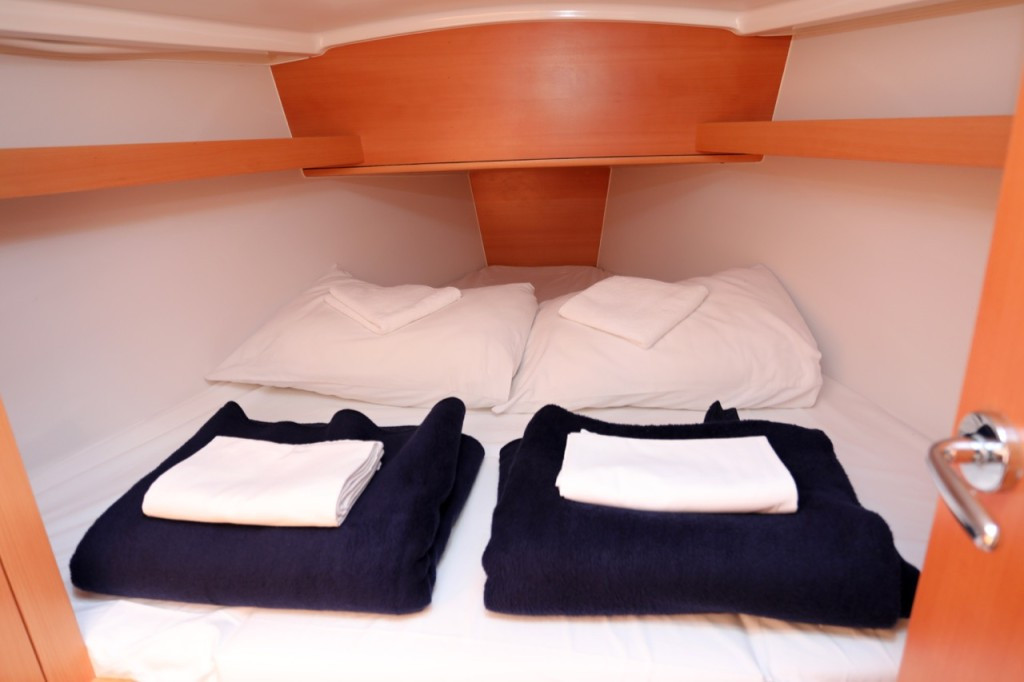 Yacht JEANNEAU - Sun Odyssey 319 "Spider Kiss"