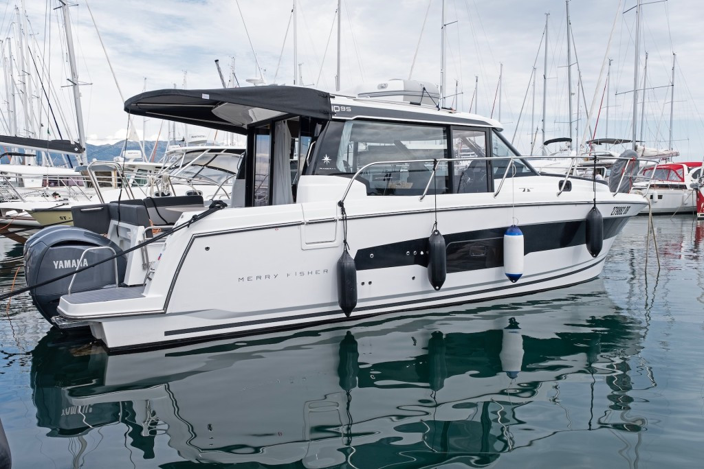 Yacht JEANNEAU - Merry Fisher 1095 "Lucky 7"