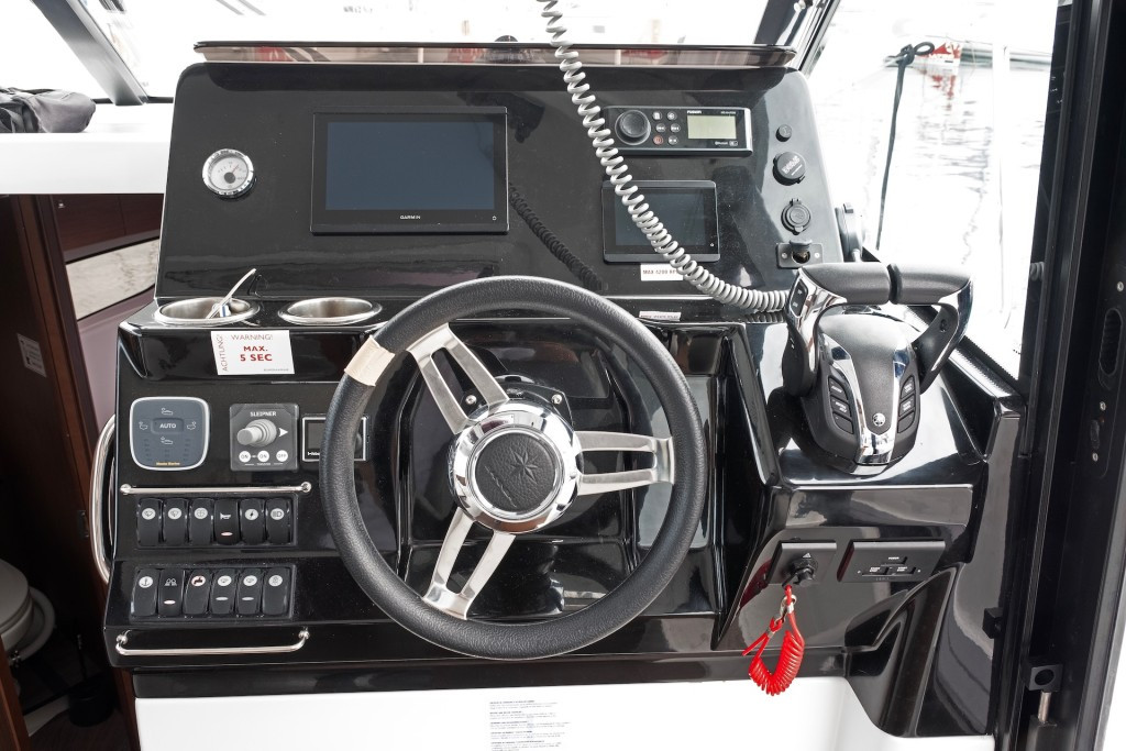 Yacht JEANNEAU - Merry Fisher 1095 "Lucky 7"