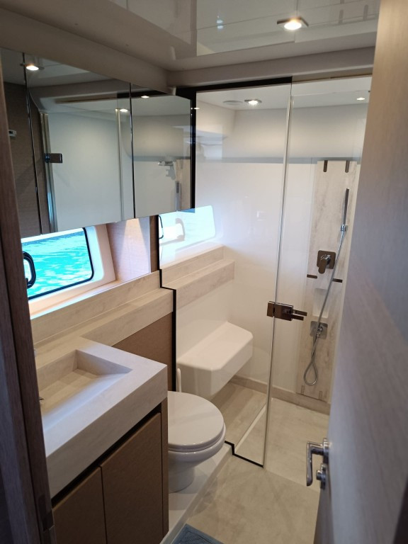 Yacht JEANNEAU - Prestige 590 Fly "Tereza"