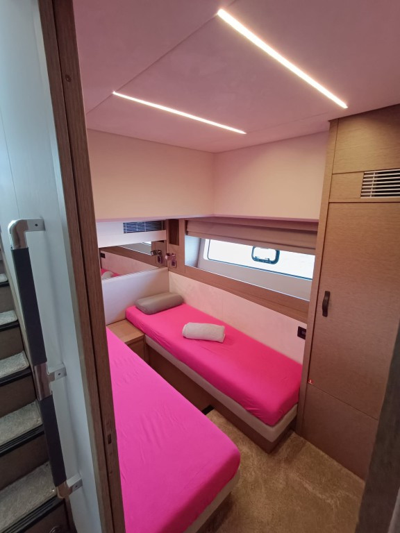 Yacht JEANNEAU - Prestige 590 Fly "Tereza"