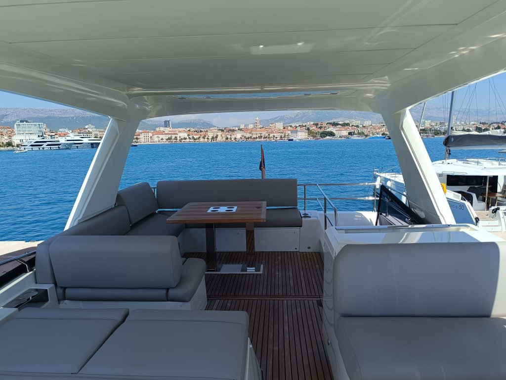 Yacht JEANNEAU - Prestige 590 Fly "Tereza"