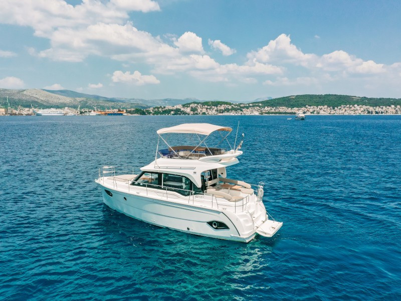 Yacht BAVARIA - E40 fly "Ivona"