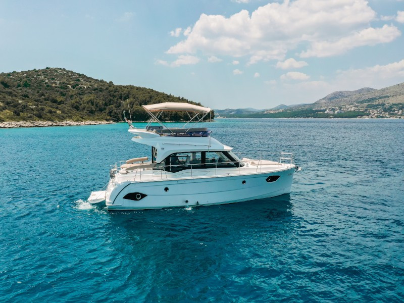 Yacht BAVARIA - E40 fly "Ivona"