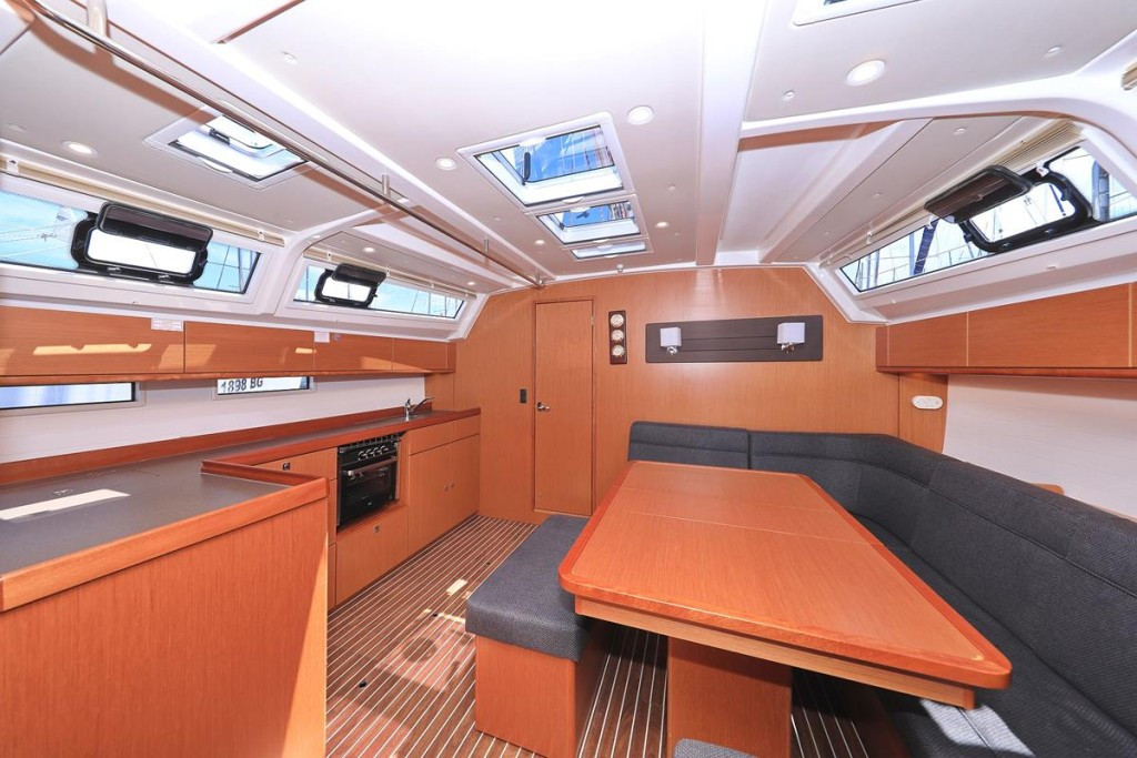 Yacht BAVARIA - Cruiser 46 "Angel"