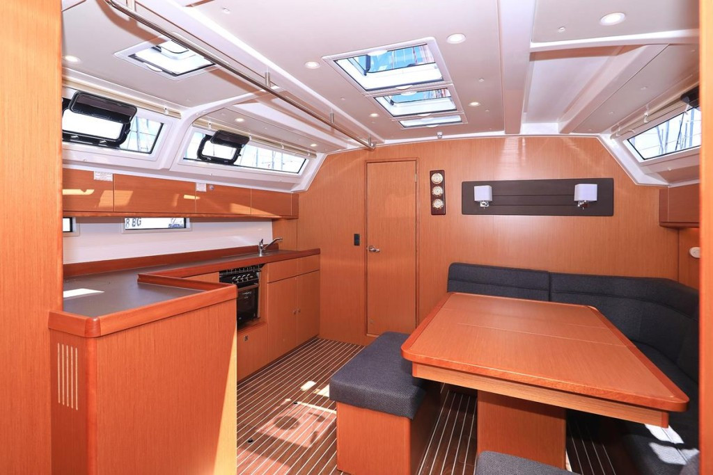 Yacht BAVARIA - Cruiser 46 "Angel"