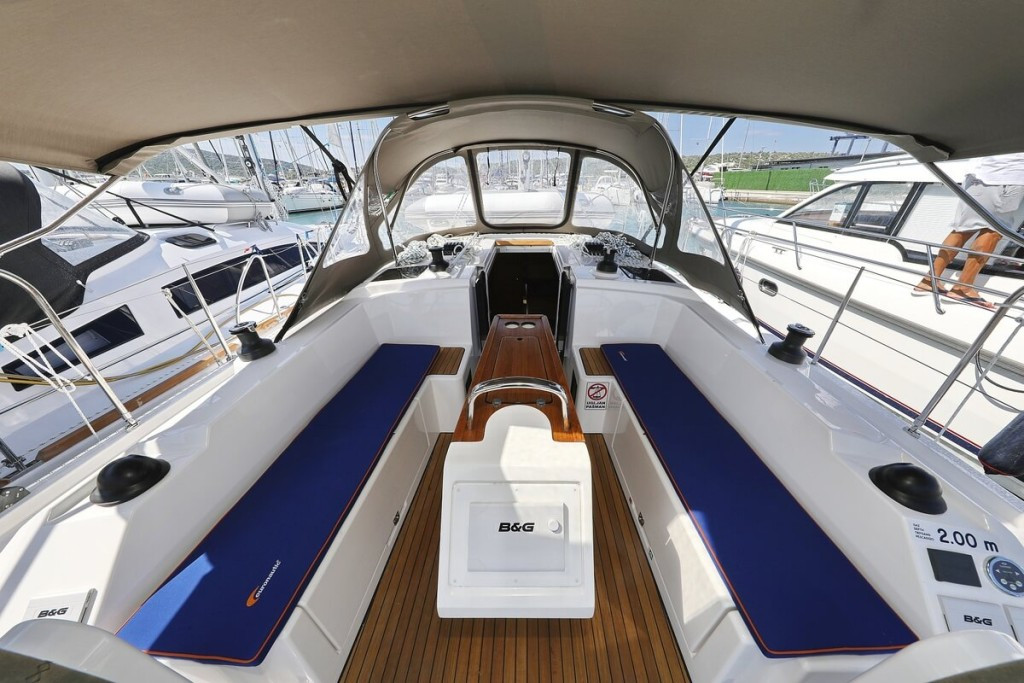 Yacht BAVARIA - C38 "WioSam"