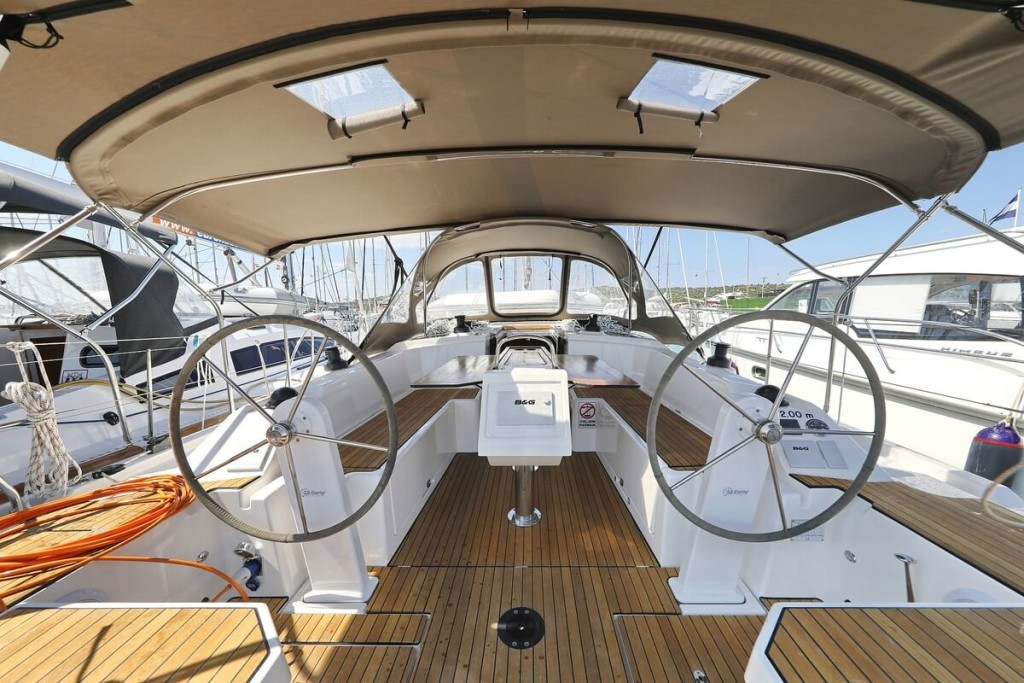 Yacht BAVARIA - C38 "WioSam"