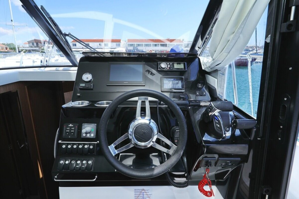 Yacht JEANNEAU - Merry Fisher 1095 Fly "Tana"