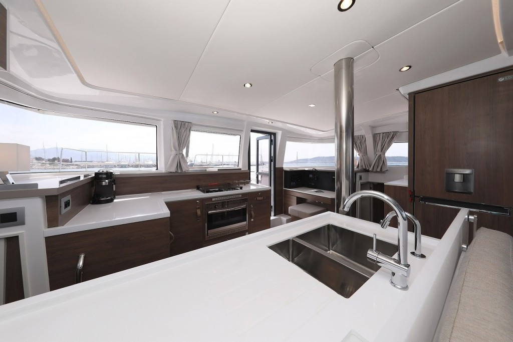 Yacht CATANA - Bali 4.2 "Holiday Inn"