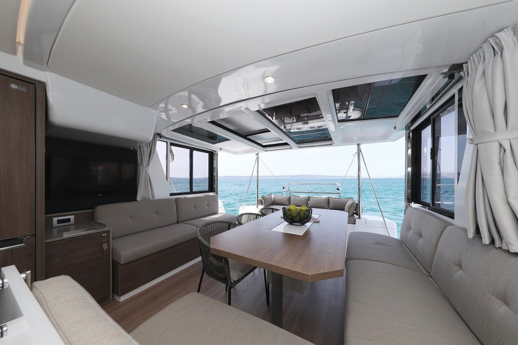 Yacht CATANA - Bali 4.2 "Holiday Inn"