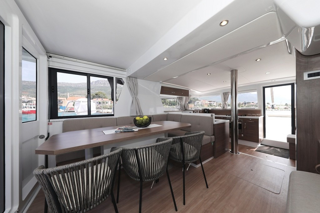 Yacht CATANA - Bali 4.2 "Holiday Inn"