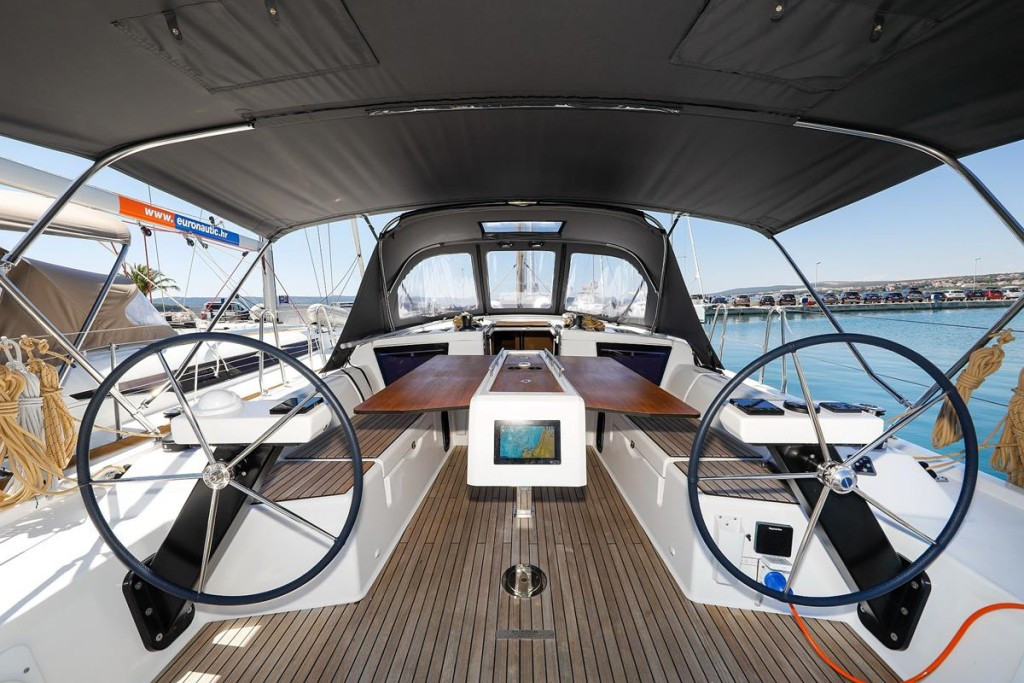 Yacht DUFOUR - 390 Grand Large "Nunet"