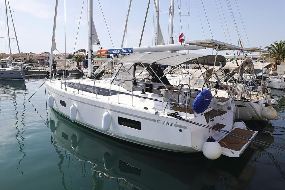 Yacht BAVARIA - C38 "Blue Note"
