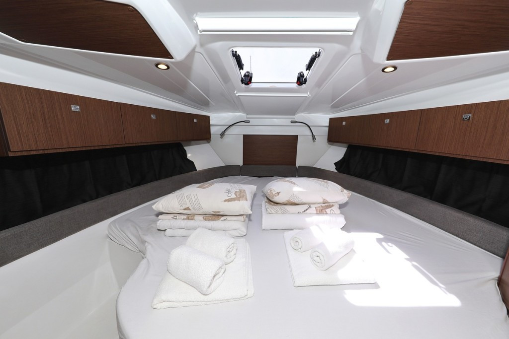 Yacht BENETEAU - Antares 9 OB "Aurora"