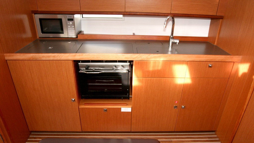 Yacht BAVARIA - Cruiser 41 "Raven"