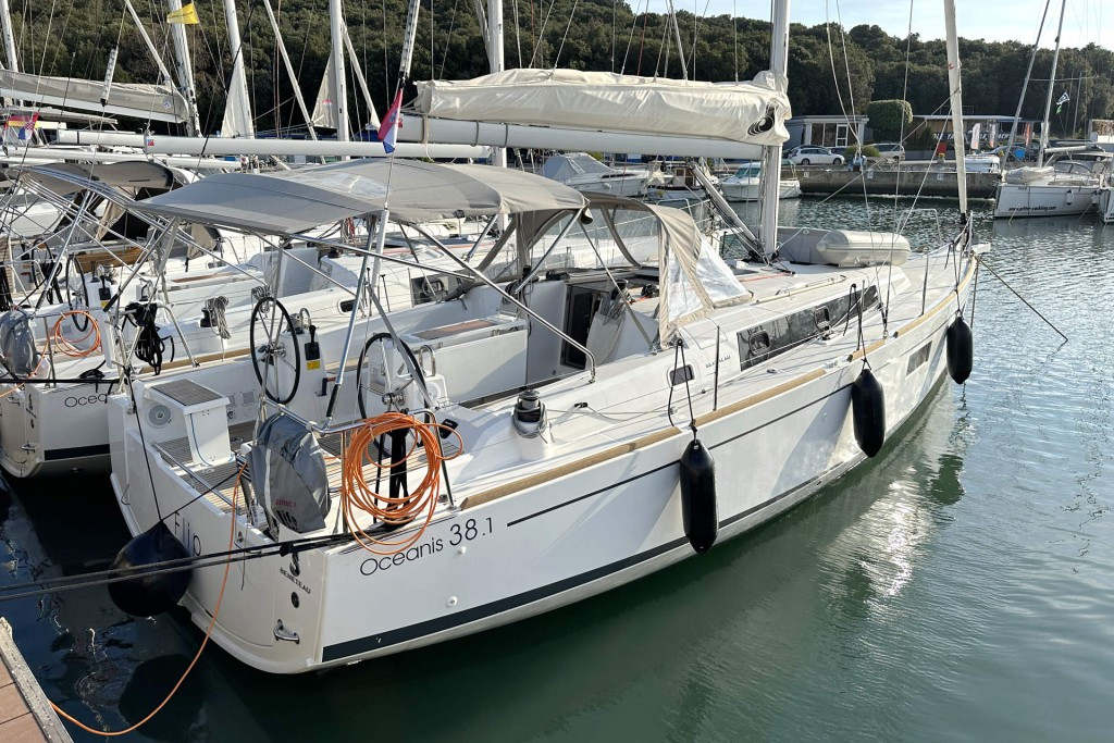Yacht BENETEAU - Oceanis 38.1 "Flip"