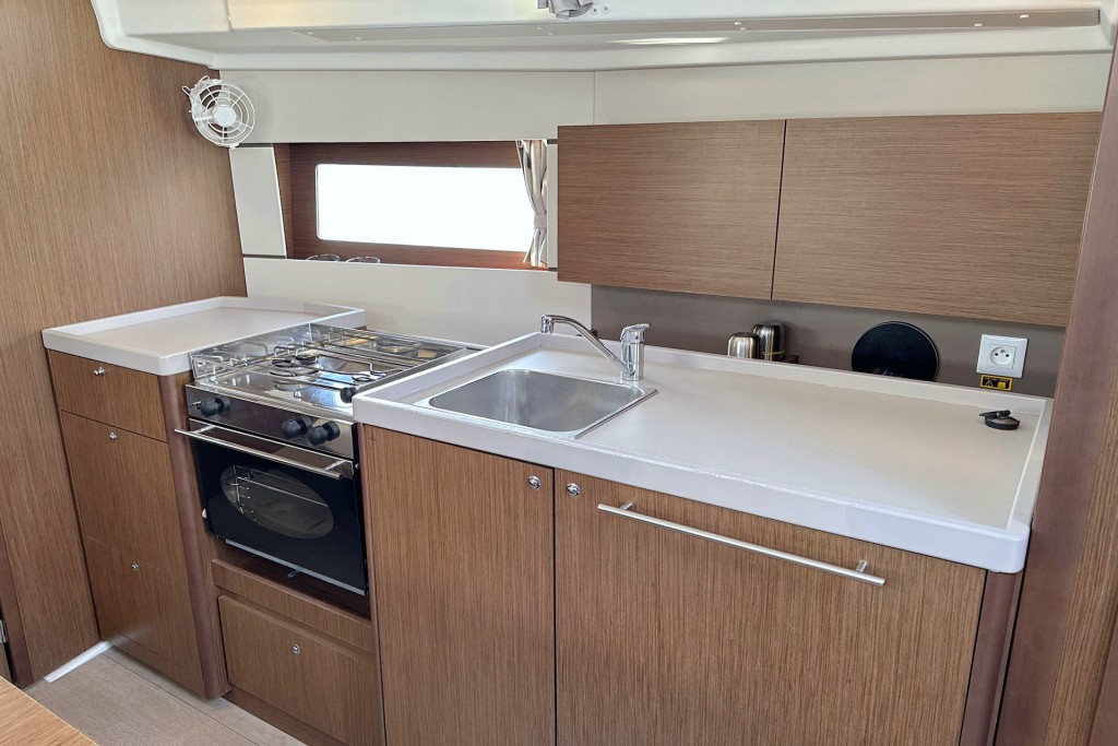 Yacht BENETEAU - Oceanis 38.1 "Flip"