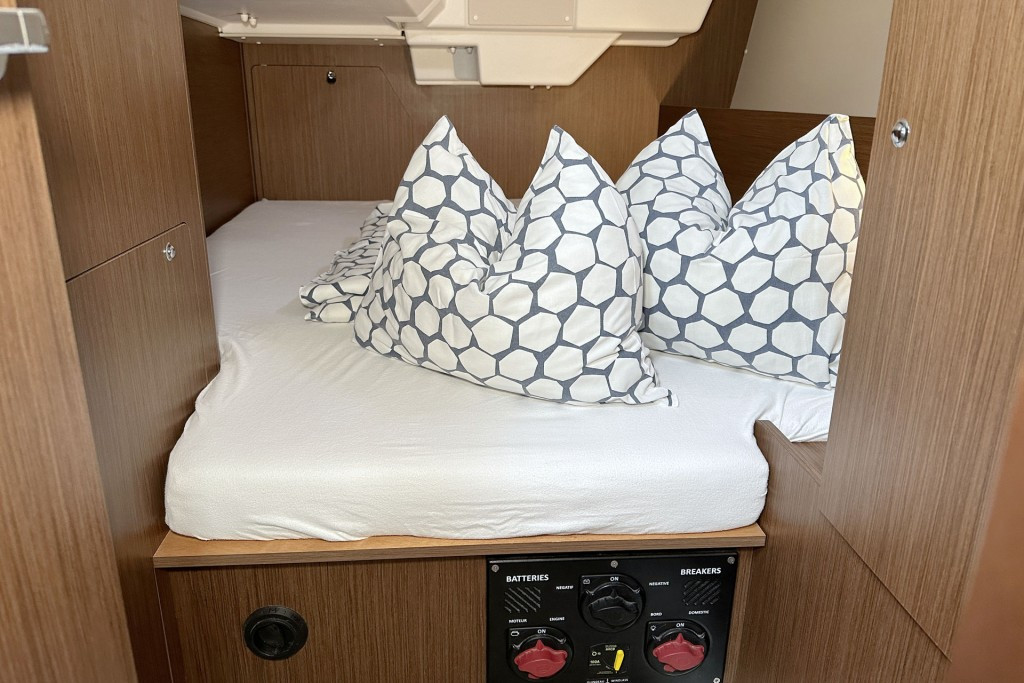 Yacht BENETEAU - Oceanis 38.1 "Flip"