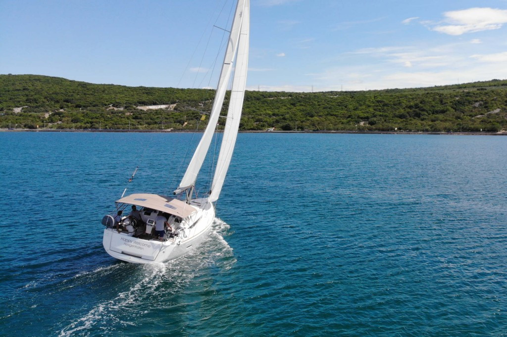 Yacht JEANNEAU - Sun Odyssey 419 "Happy Welcome"