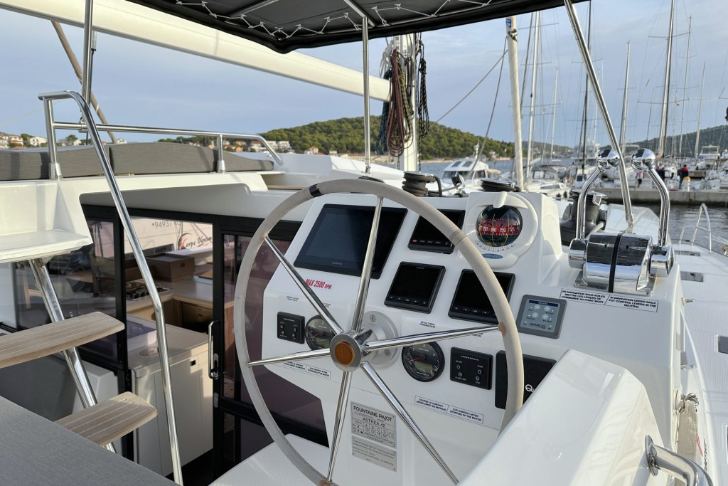 Yacht FOUNTAINE PAJOT - Astrea 42 "Arisa"