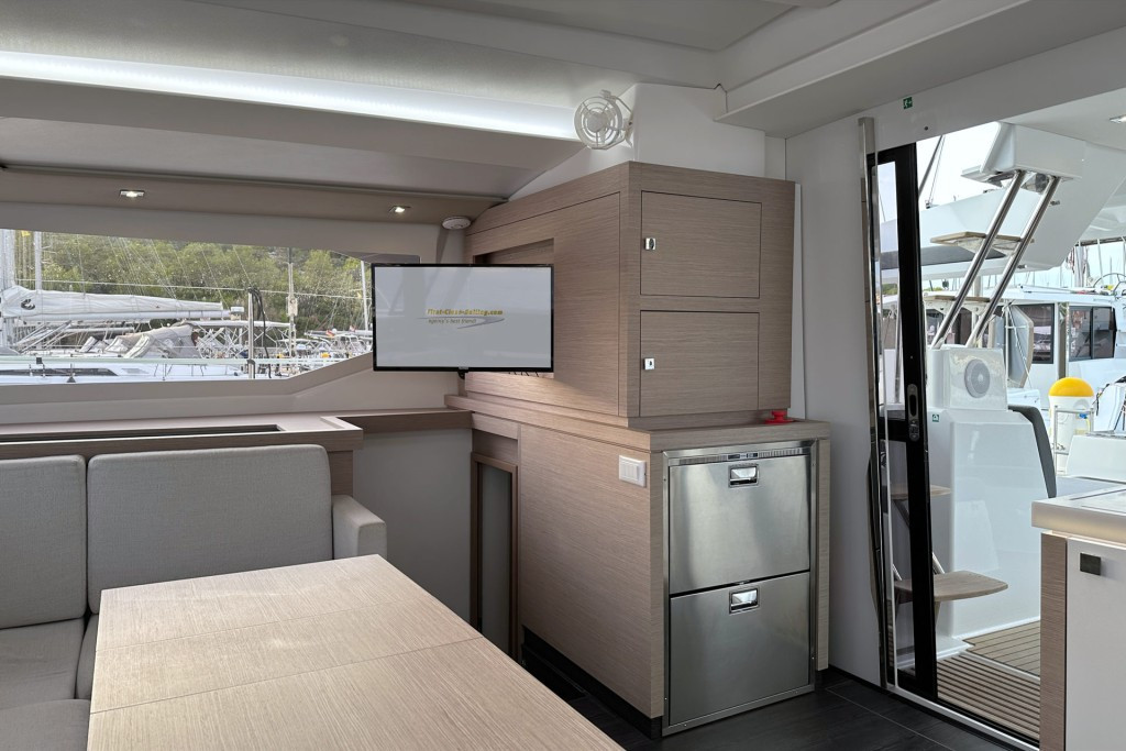 Yacht FOUNTAINE PAJOT - Astrea 42 "Arisa"