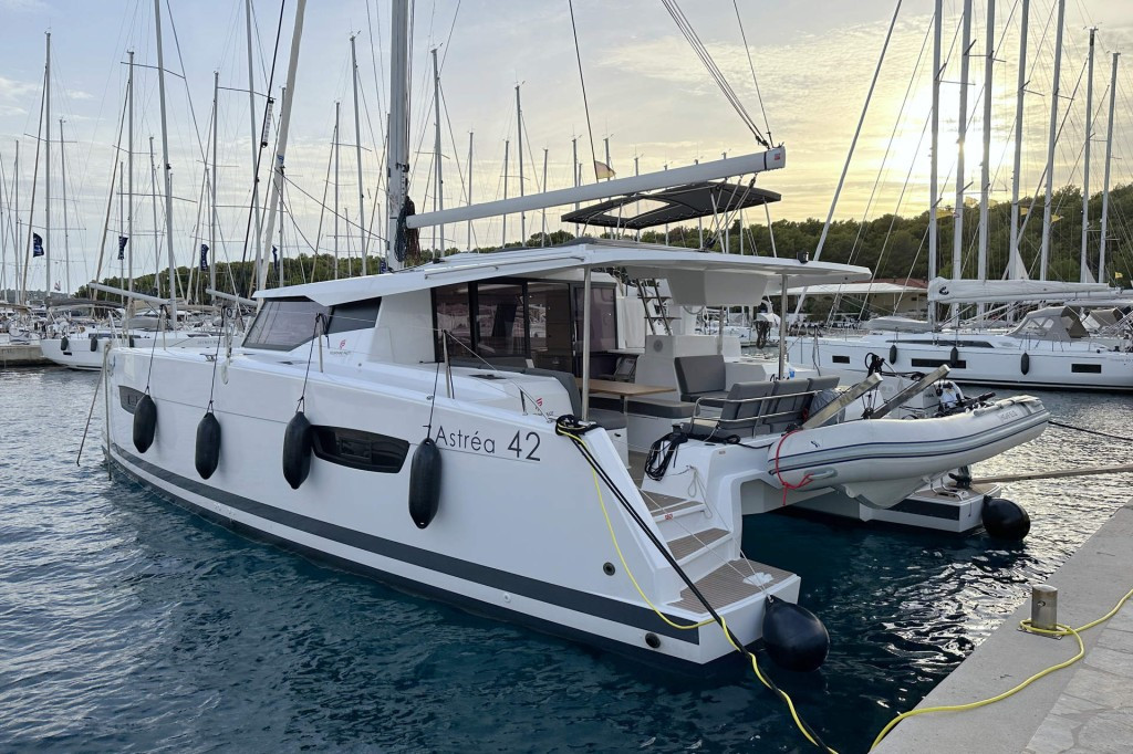Yacht FOUNTAINE PAJOT - Astrea 42 "Arisa"
