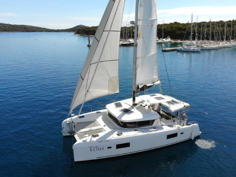 Yacht LAGOON - 42 "Titus"