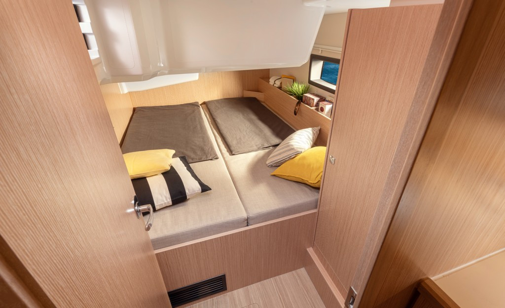 Yacht BAVARIA - C38 "Alegria"