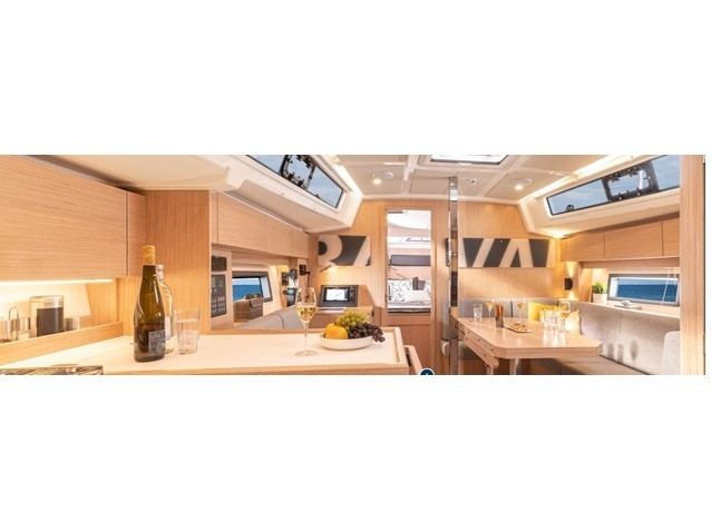 Yacht BAVARIA - C42 ""