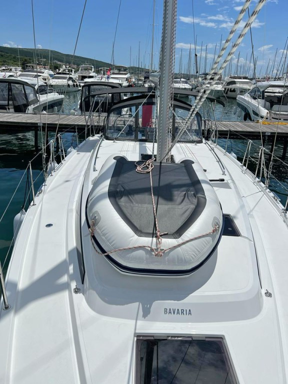 Yacht BAVARIA - C42 "Palma"