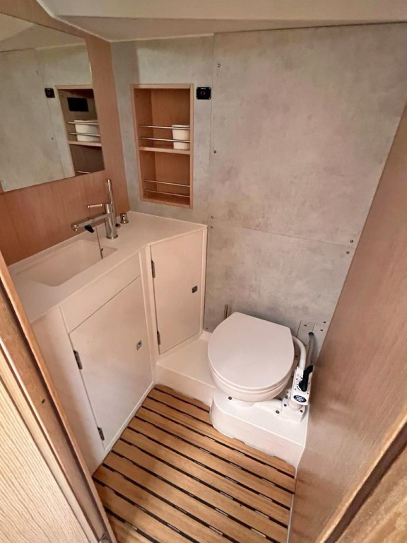 Yacht BAVARIA - C42 "Palma"