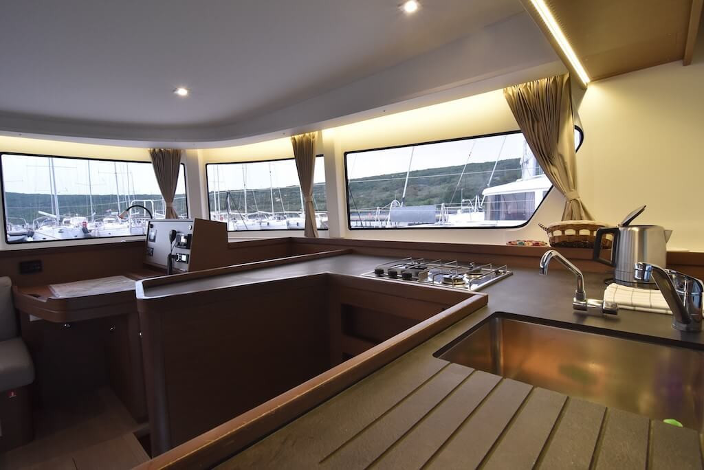 Yacht LAGOON - 42 "Lolina"