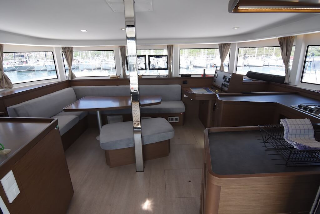 Yacht LAGOON - 42 "Lolina"