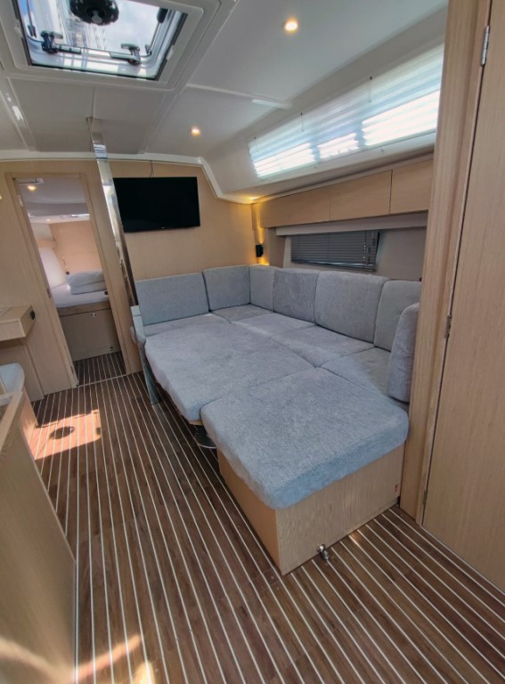 Yacht BAVARIA - C42 "Gala"