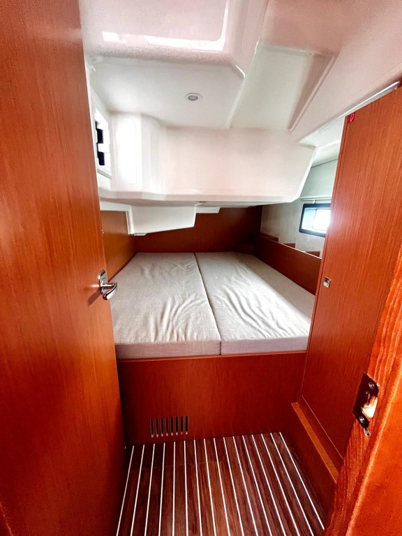 Yacht BAVARIA - C38 "Arya"