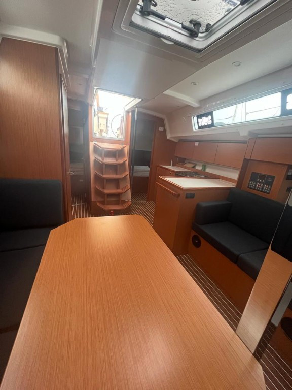 Yacht BAVARIA - C38 "Sunny"