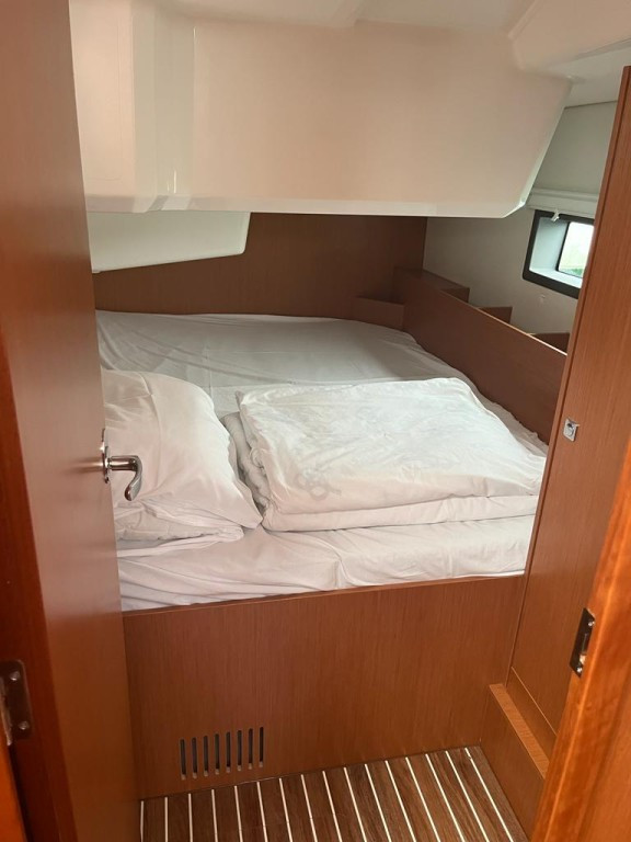 Yacht BAVARIA - C38 "Sunny"